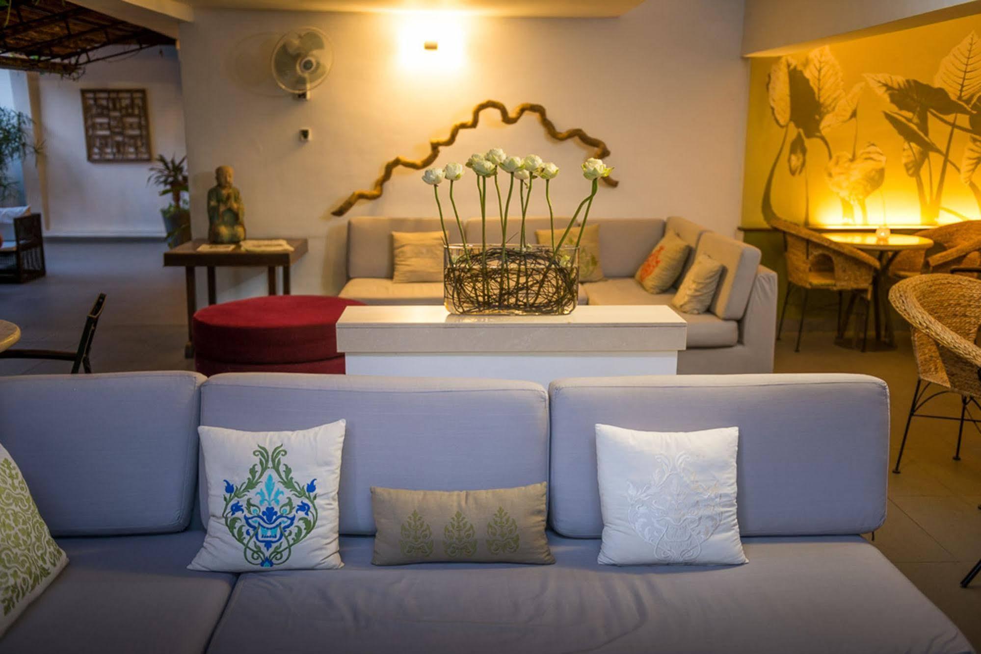 Villa Langka Hotel & Restaurant Пном Пен Екстериор снимка